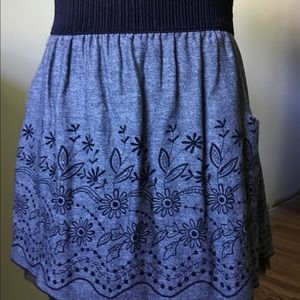 (A) Black/White skirt. Black flowers. Elastic waist.